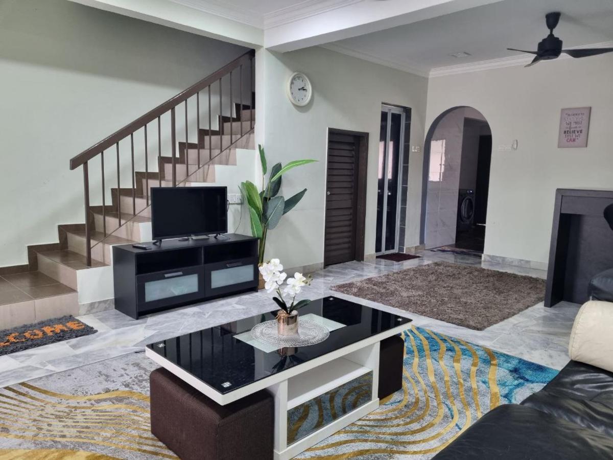 Three-Bedroom House At Tyara Homestay Sunway Petaling Jaya Exterior foto